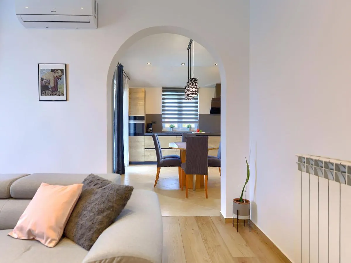 Holiday Home House Eric&Paolo Pula 0*,